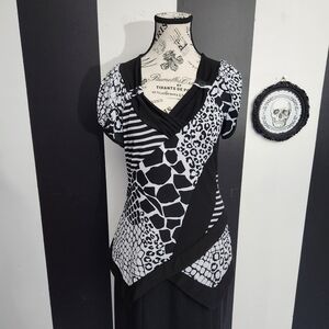 Frank Lyman Design Black and White Short Sleeve Top